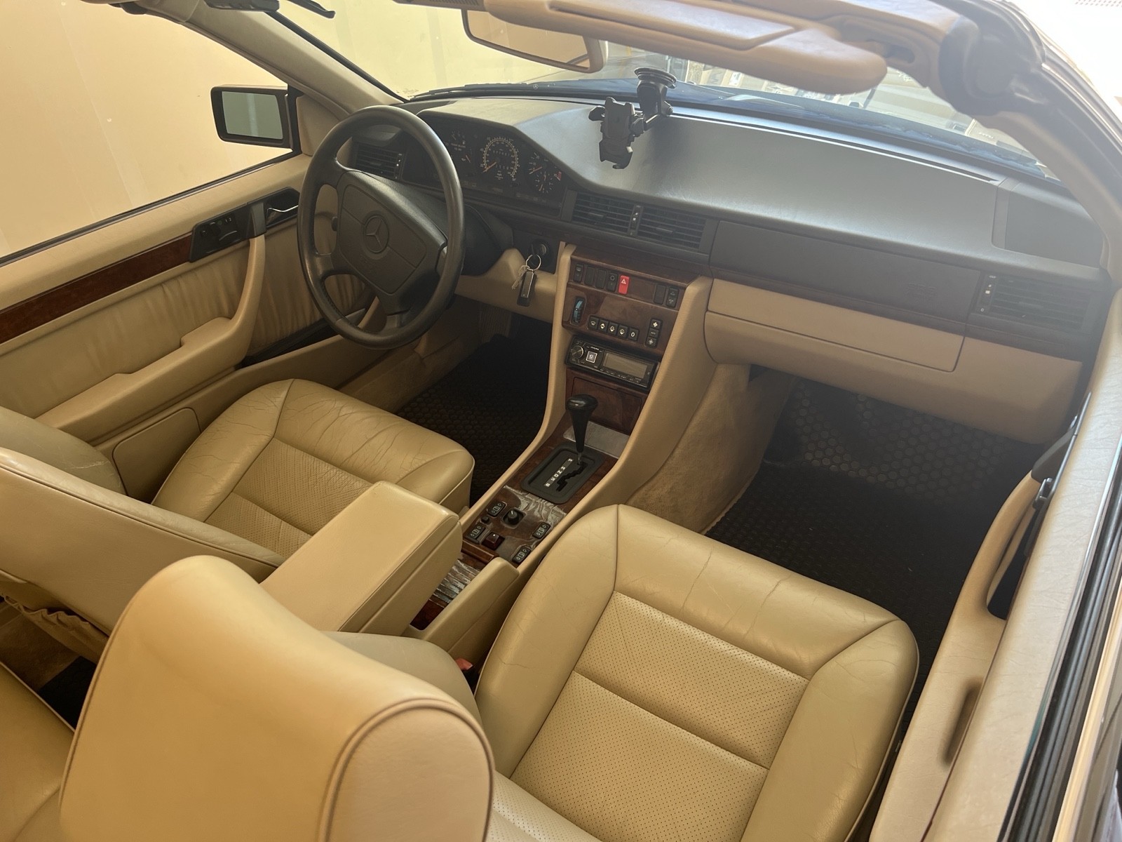 Mercedes-Benz-E-Class-1994-21