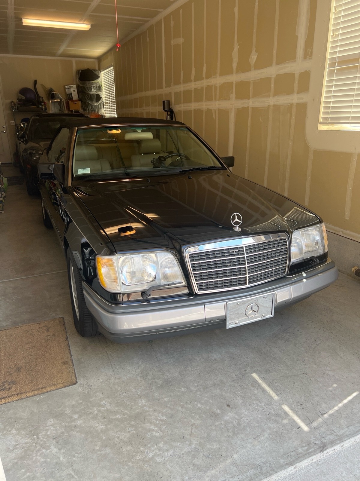 Mercedes-Benz-E-Class-1994-27