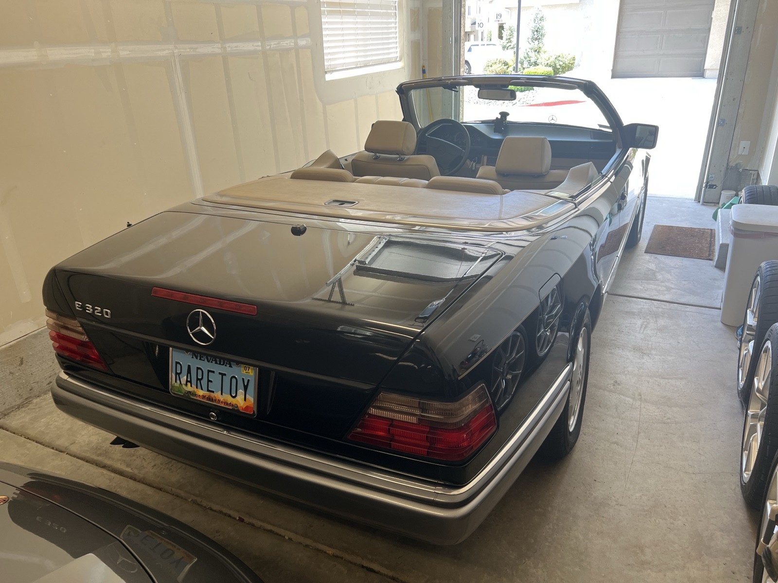 Mercedes-Benz-E-Class-1994-5