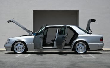 Mercedes-Benz-E-Class-1994-Sedan-11