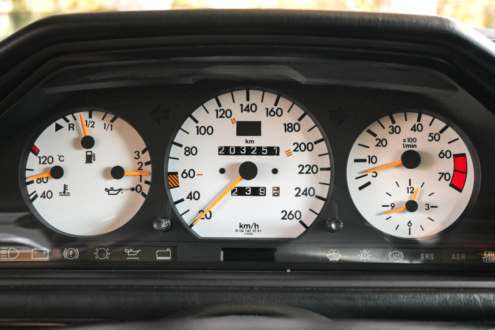 Mercedes-Benz-E-Class-1994-Sedan-15