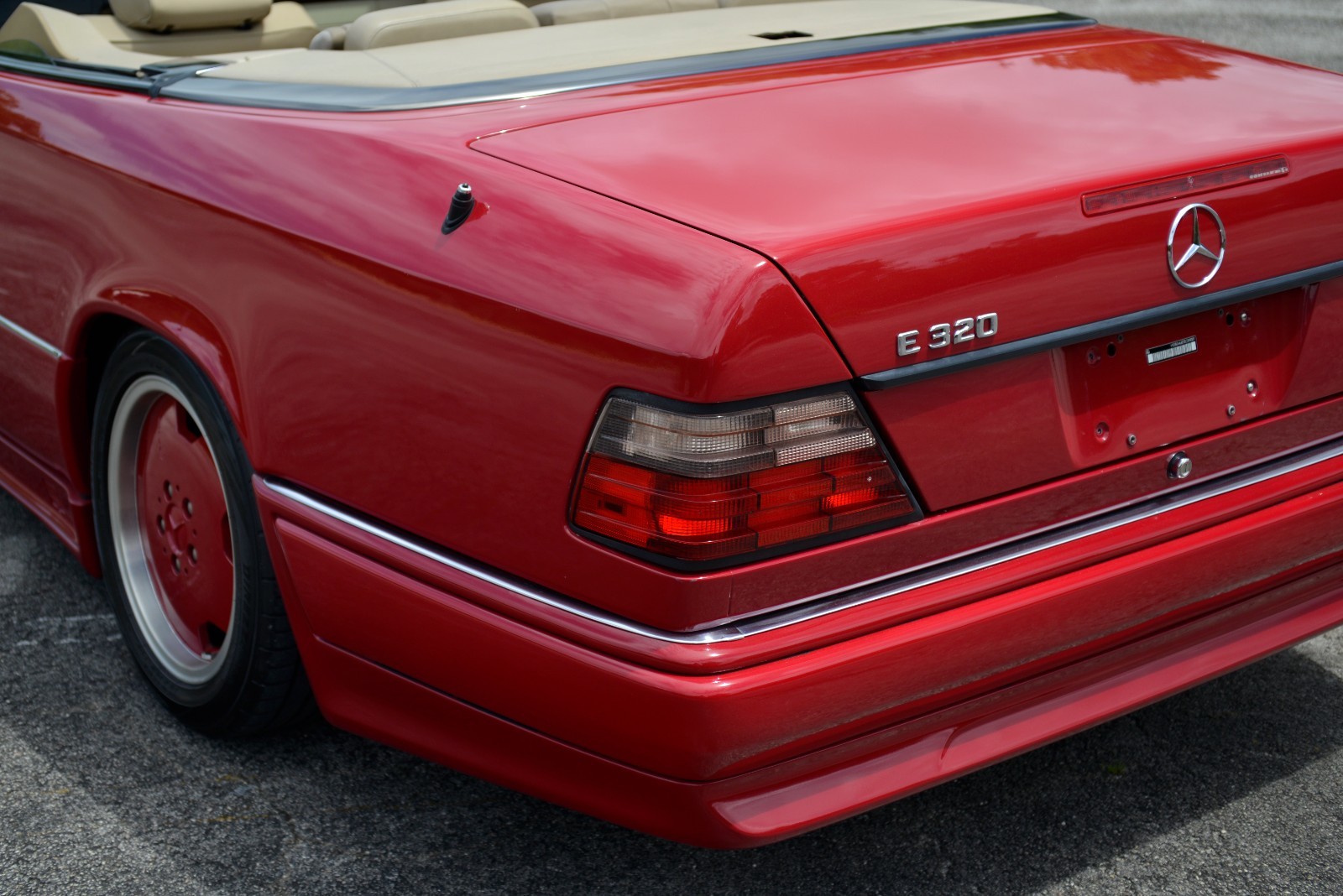 Mercedes-Benz-E-Class-1995-Convertible-10