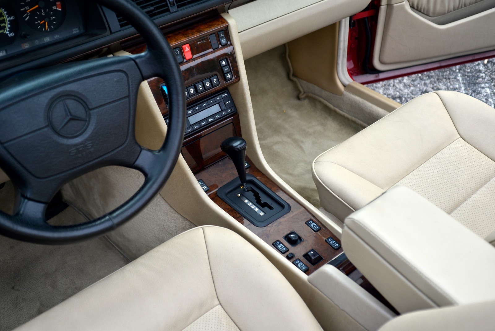 Mercedes-Benz-E-Class-1995-Convertible-27