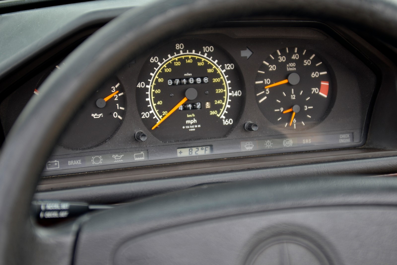 Mercedes-Benz-E-Class-1995-Convertible-29