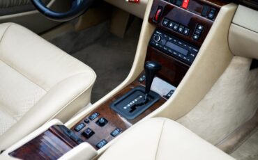 Mercedes-Benz-E-Class-1995-Convertible-31