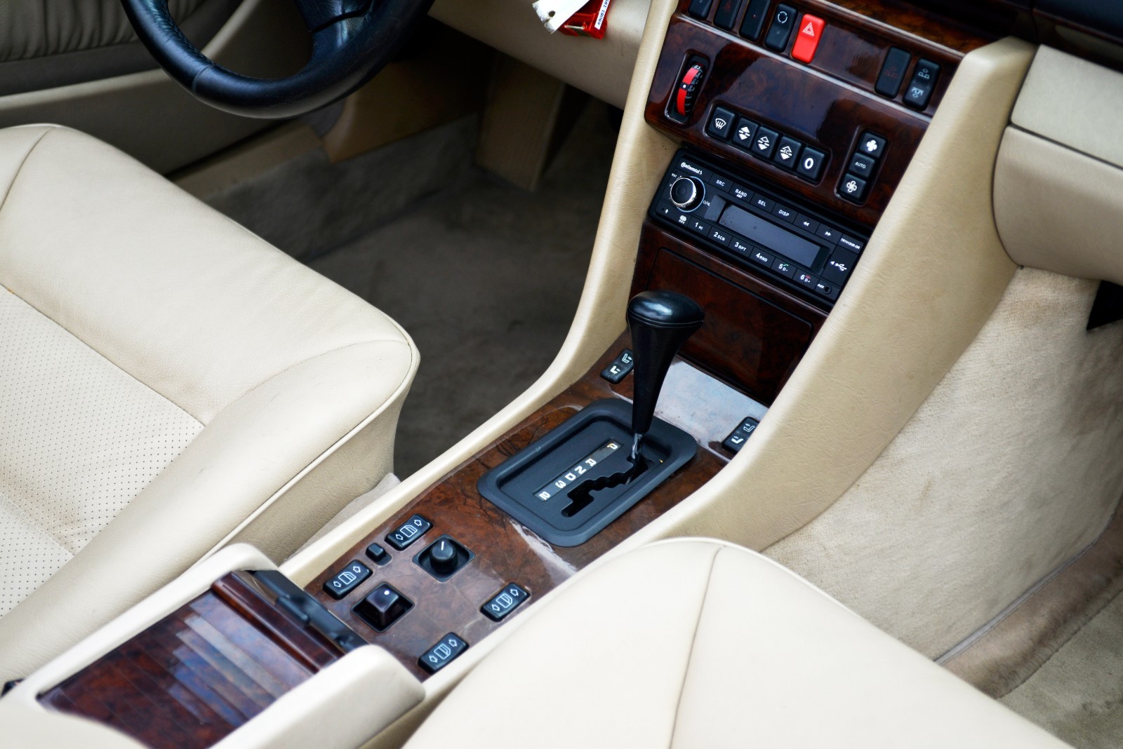 Mercedes-Benz-E-Class-1995-Convertible-31