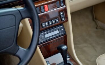 Mercedes-Benz-E-Class-1995-Convertible-32