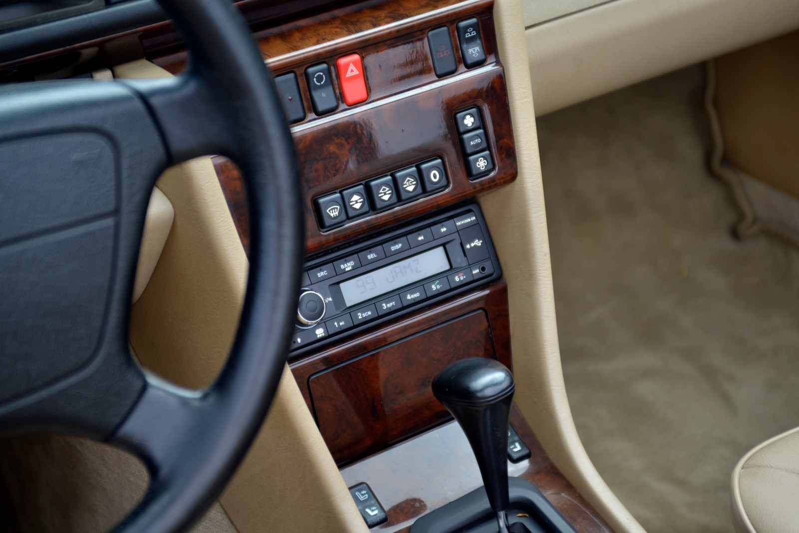 Mercedes-Benz-E-Class-1995-Convertible-32