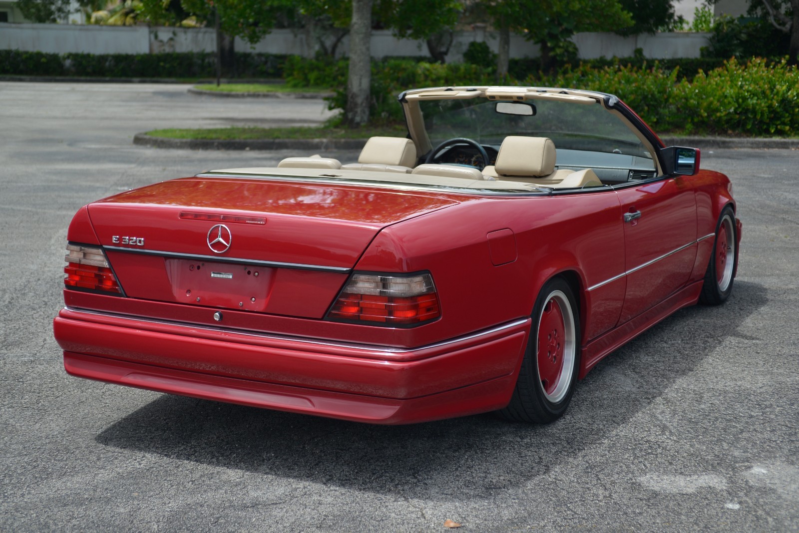 Mercedes-Benz-E-Class-1995-Convertible-9