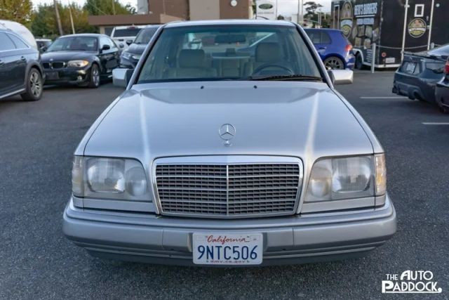 Mercedes-Benz-E-Class-1995-Sedan-1