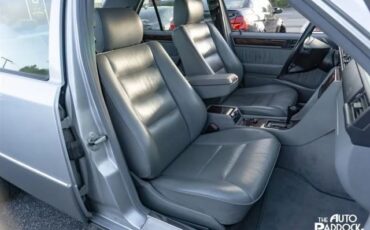 Mercedes-Benz-E-Class-1995-Sedan-12