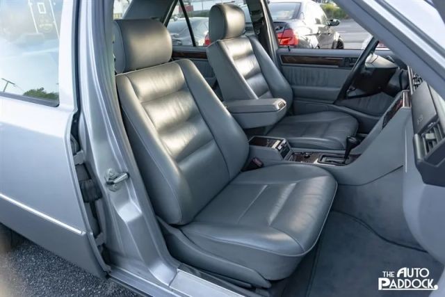 Mercedes-Benz-E-Class-1995-Sedan-12