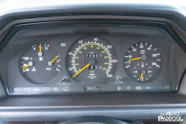 Mercedes-Benz-E-Class-1995-Sedan-16