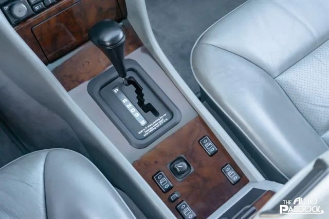 Mercedes-Benz-E-Class-1995-Sedan-18