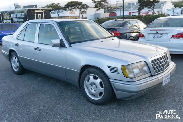 Mercedes-Benz-E-Class-1995-Sedan-2