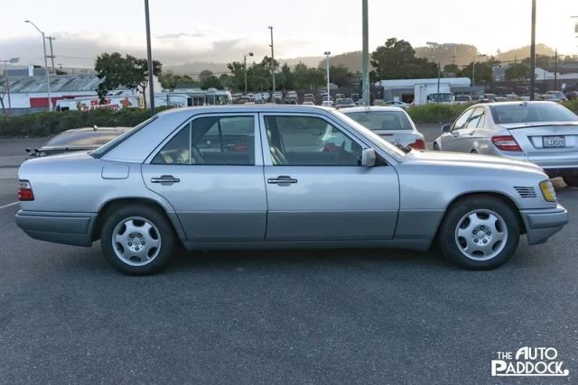 Mercedes-Benz-E-Class-1995-Sedan-3