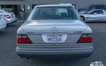 Mercedes-Benz-E-Class-1995-Sedan-5