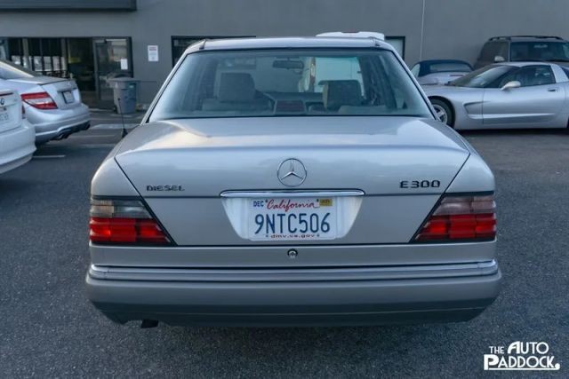 Mercedes-Benz-E-Class-1995-Sedan-5