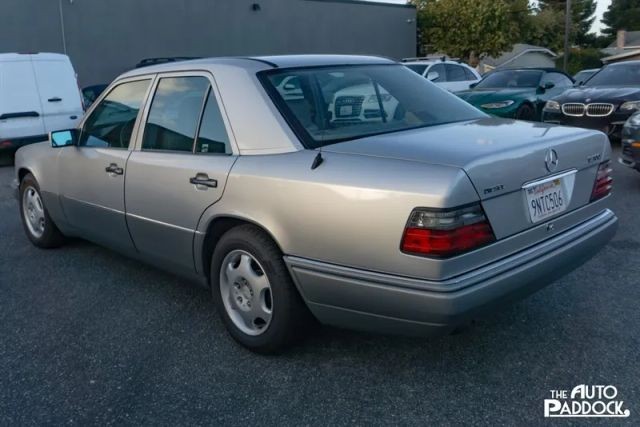 Mercedes-Benz-E-Class-1995-Sedan-6