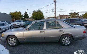Mercedes-Benz-E-Class-1995-Sedan-7