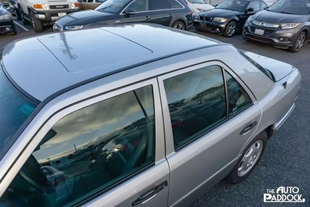 Mercedes-Benz-E-Class-1995-Sedan-8