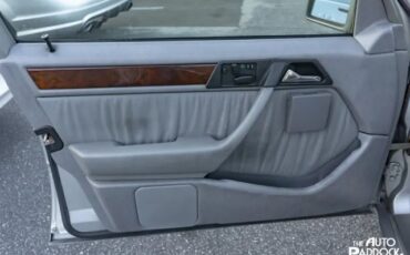 Mercedes-Benz-E-Class-1995-Sedan-9