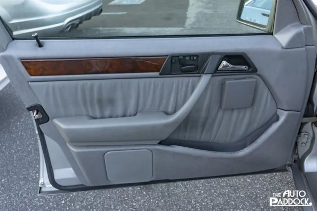 Mercedes-Benz-E-Class-1995-Sedan-9