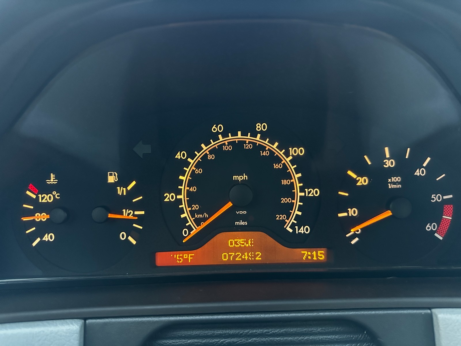 Mercedes-Benz-E-Class-1996-Sedan-12