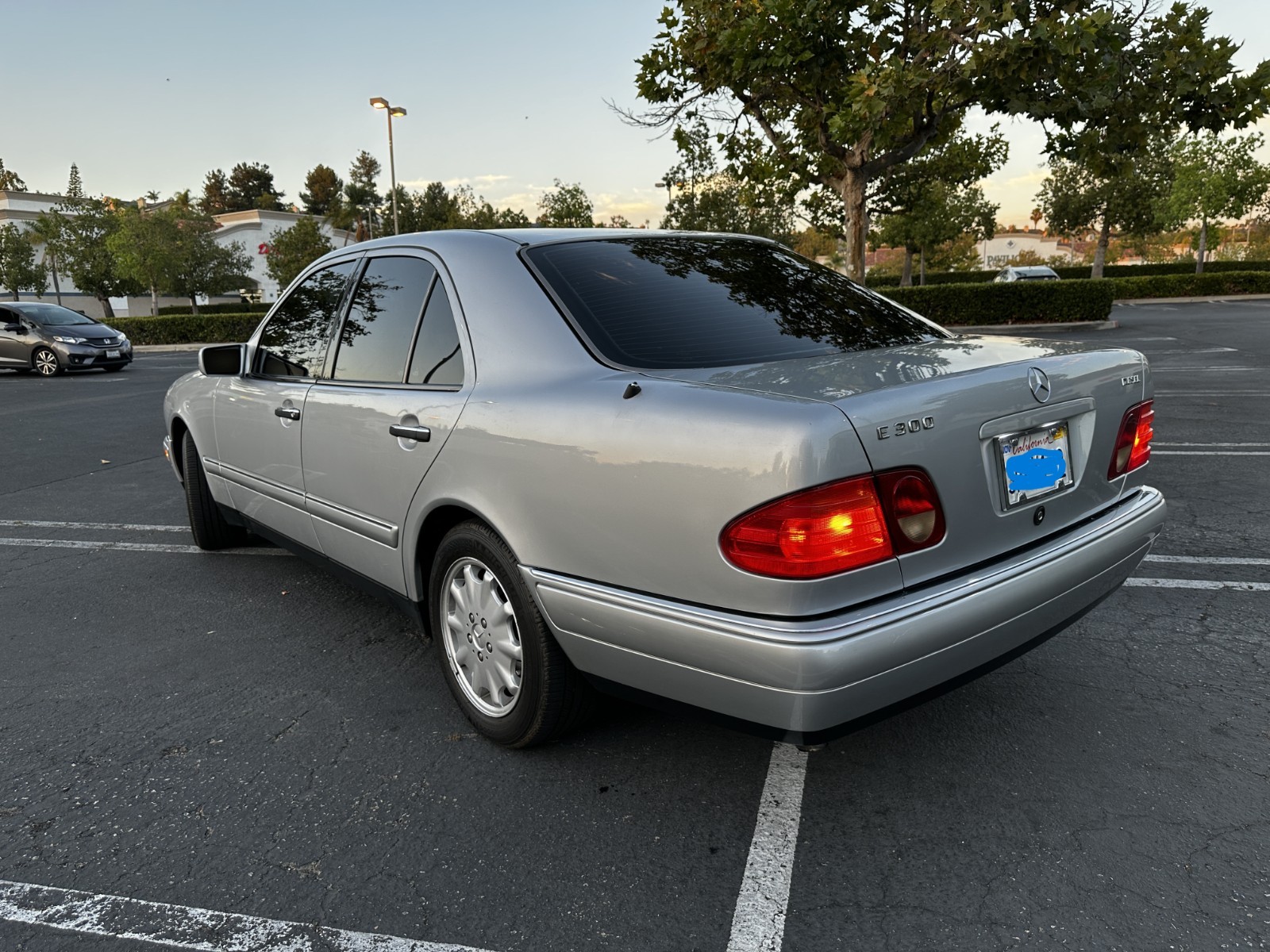 Mercedes-Benz-E-Class-1996-Sedan-13