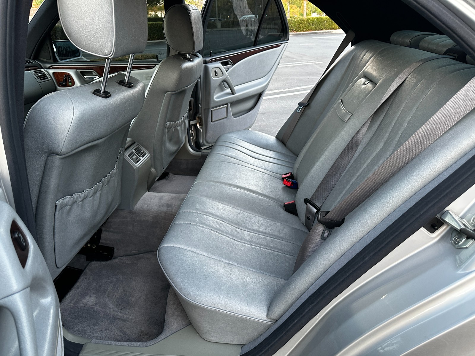 Mercedes-Benz-E-Class-1996-Sedan-15