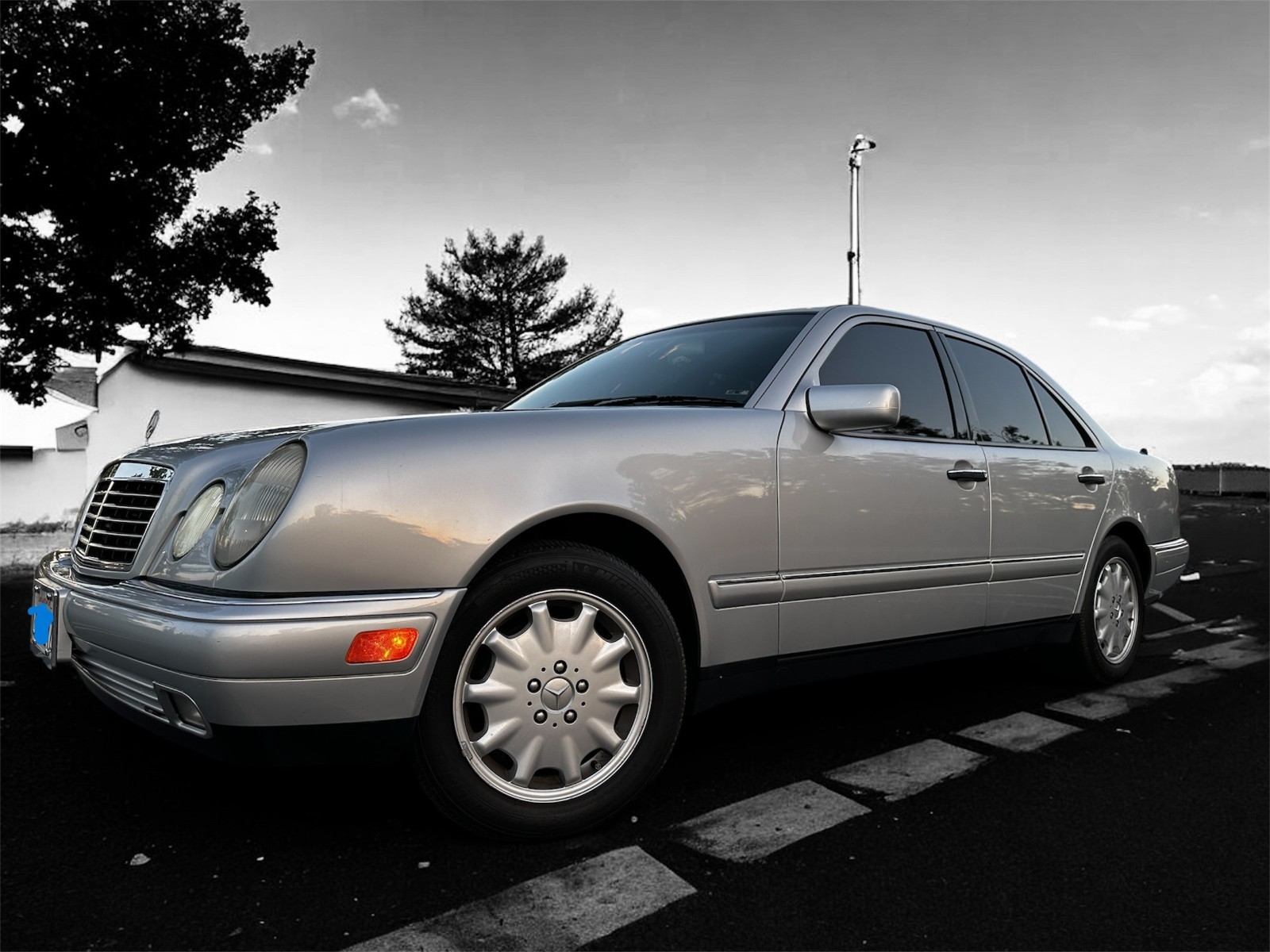 Mercedes-Benz-E-Class-1996-Sedan-2