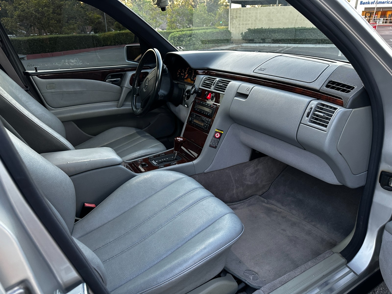 Mercedes-Benz-E-Class-1996-Sedan-20