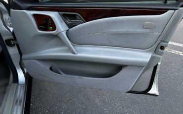 Mercedes-Benz-E-Class-1996-Sedan-21