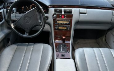 Mercedes-Benz-E-Class-1996-Sedan-24