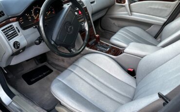 Mercedes-Benz-E-Class-1996-Sedan-26