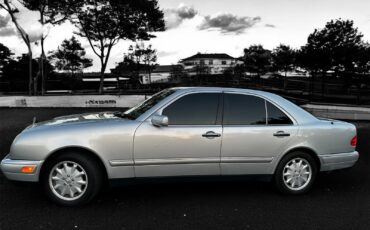 Mercedes-Benz-E-Class-1996-Sedan-5