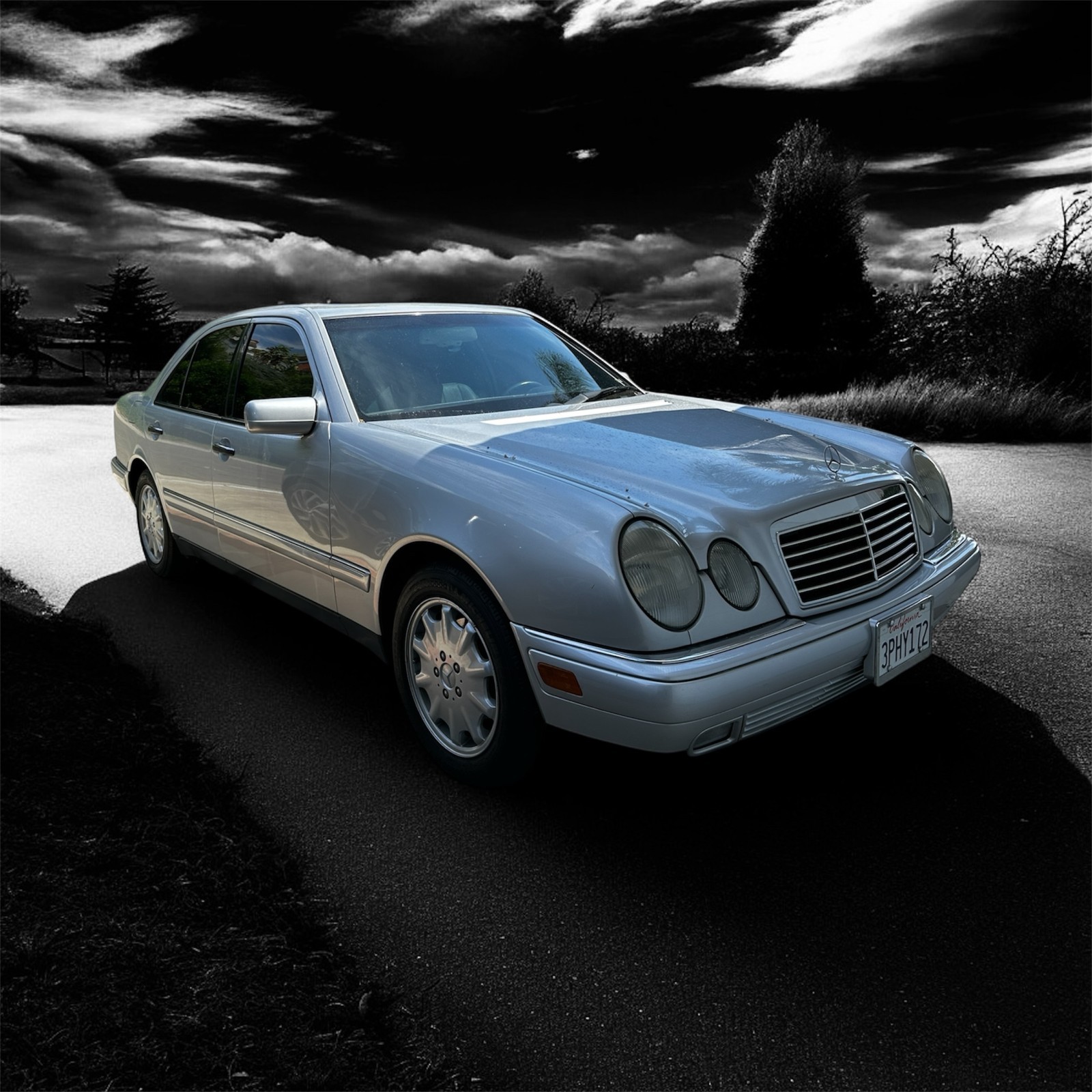 Mercedes-Benz-E-Class-1996-Sedan-6
