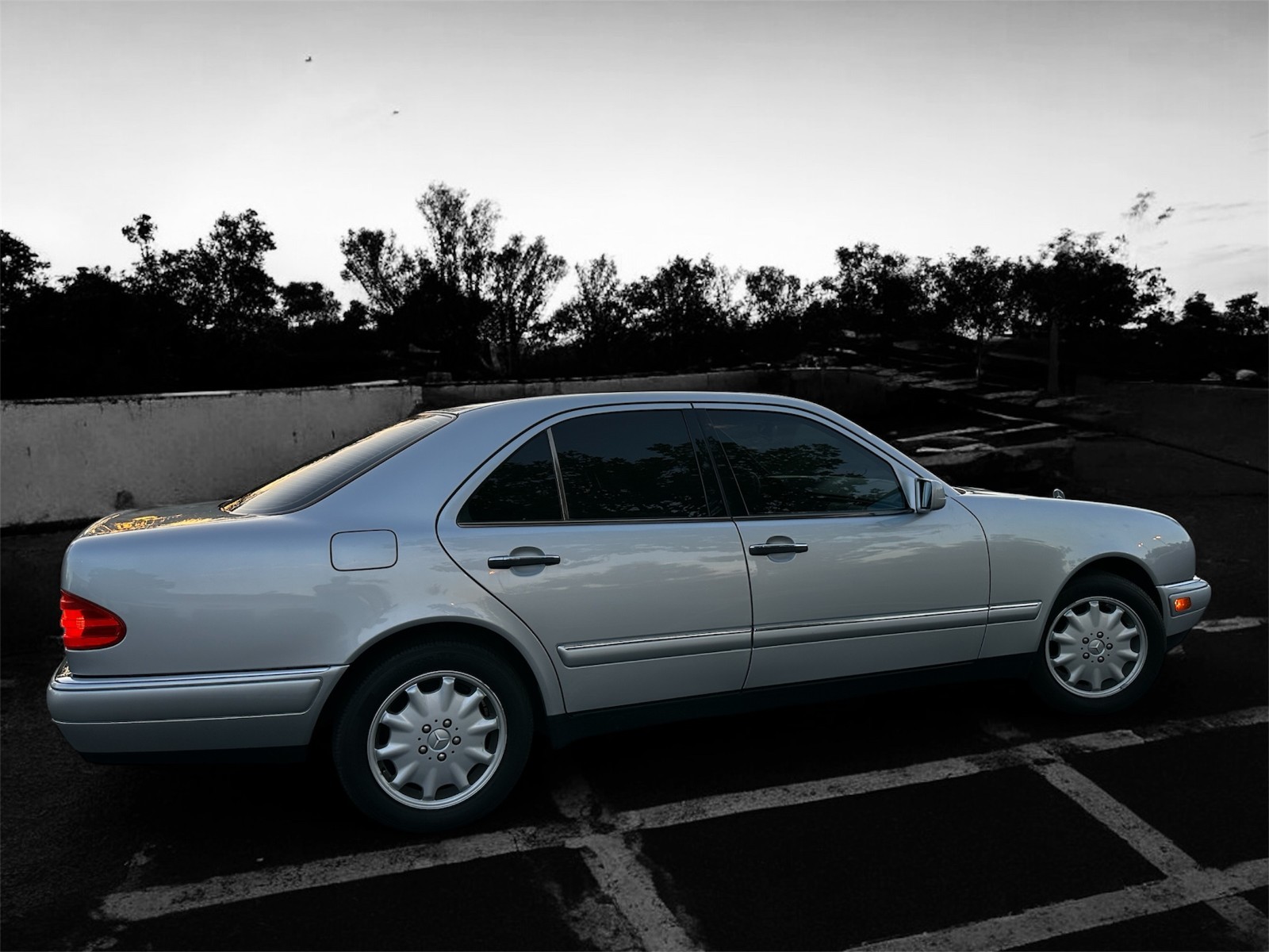 Mercedes-Benz-E-Class-1996-Sedan-9