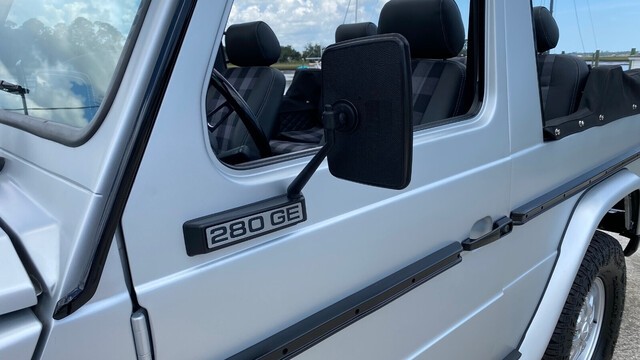 Mercedes-Benz-G-Class-1988-17
