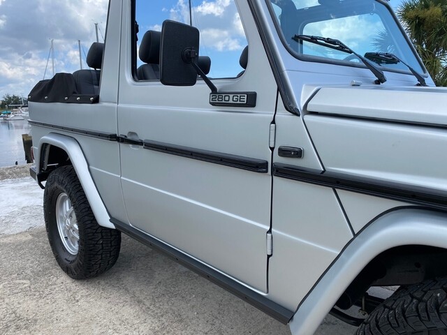Mercedes-Benz-G-Class-1988-28
