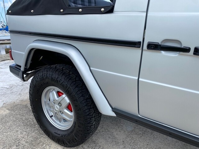 Mercedes-Benz-G-Class-1988-33