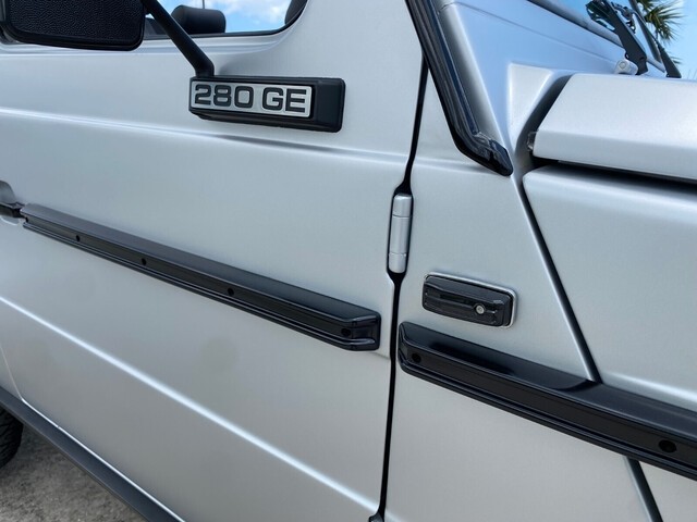 Mercedes-Benz-G-Class-1988-35