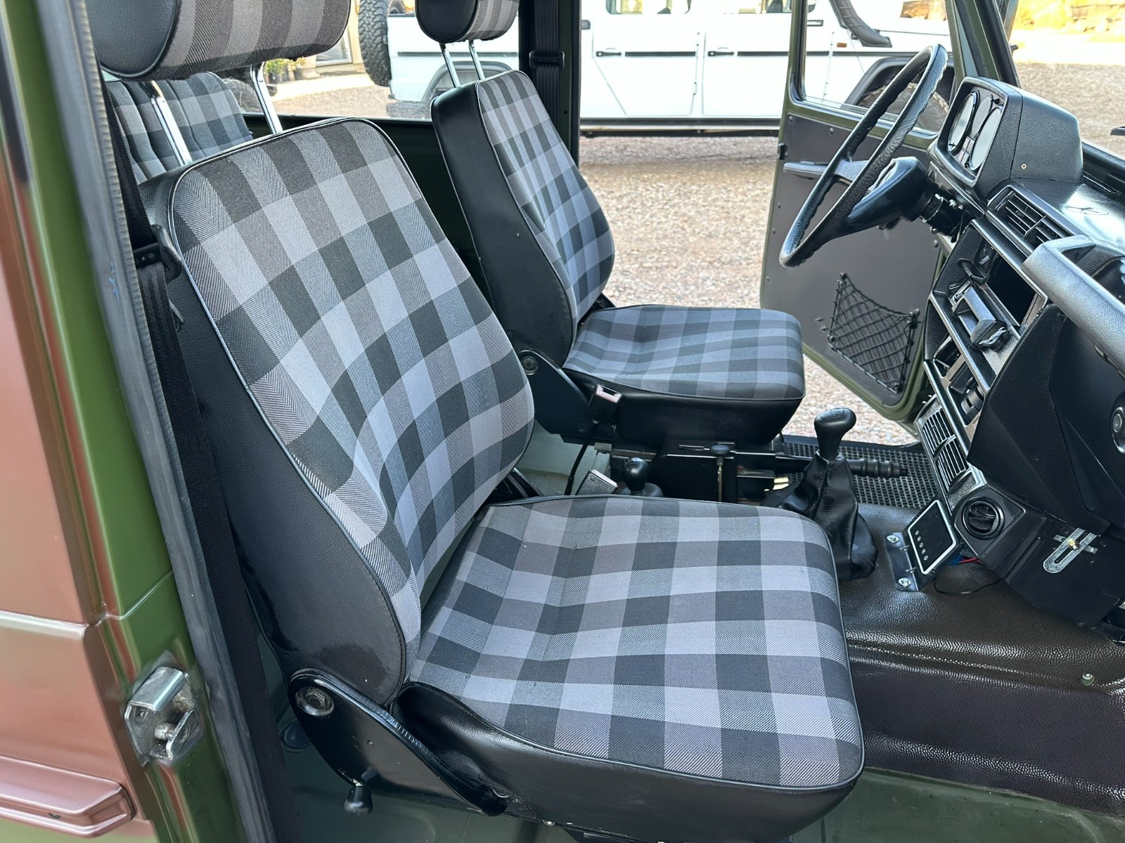 Mercedes-Benz-G-Class-1996-Wagon-16