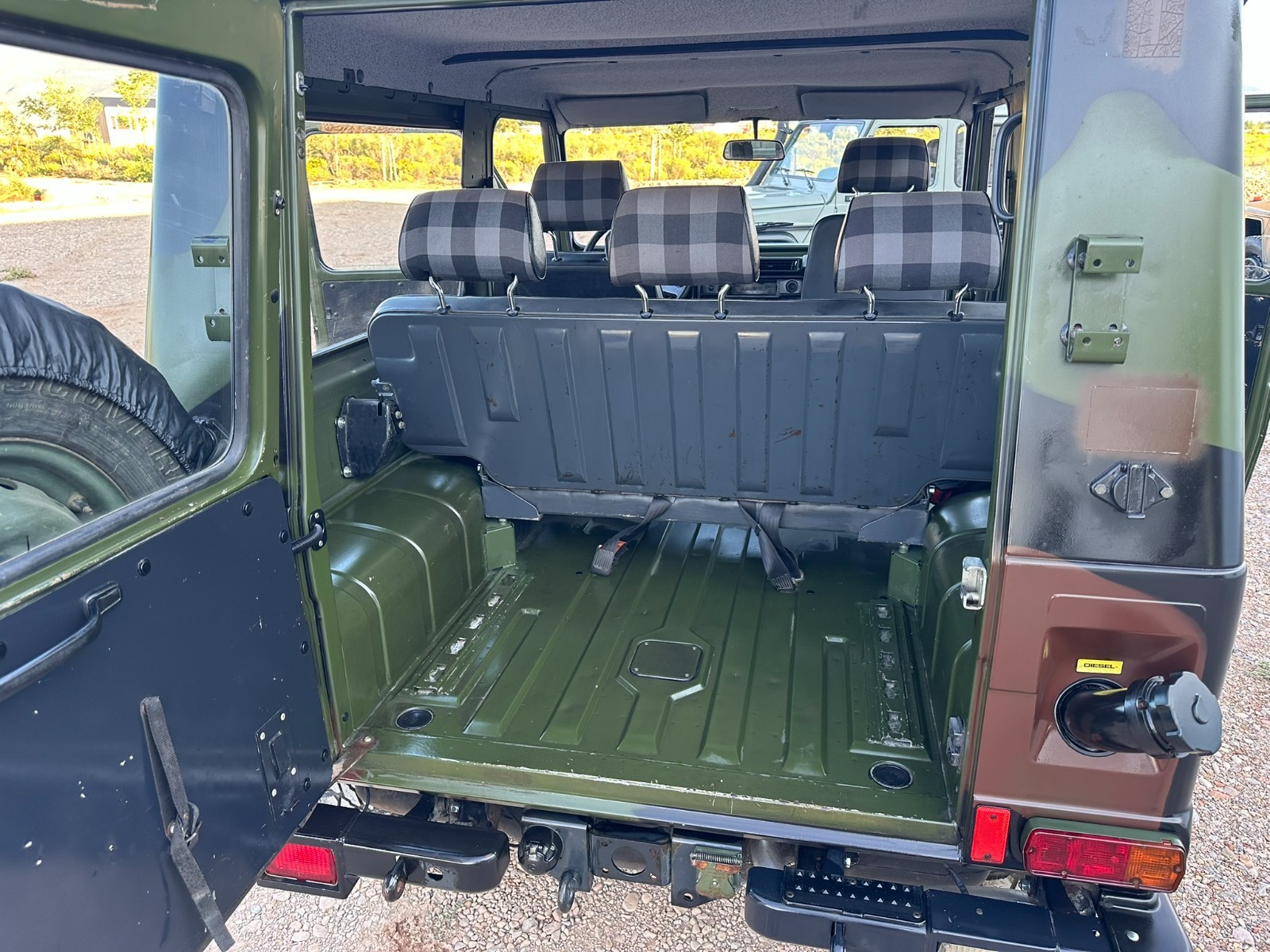 Mercedes-Benz-G-Class-1996-Wagon-21
