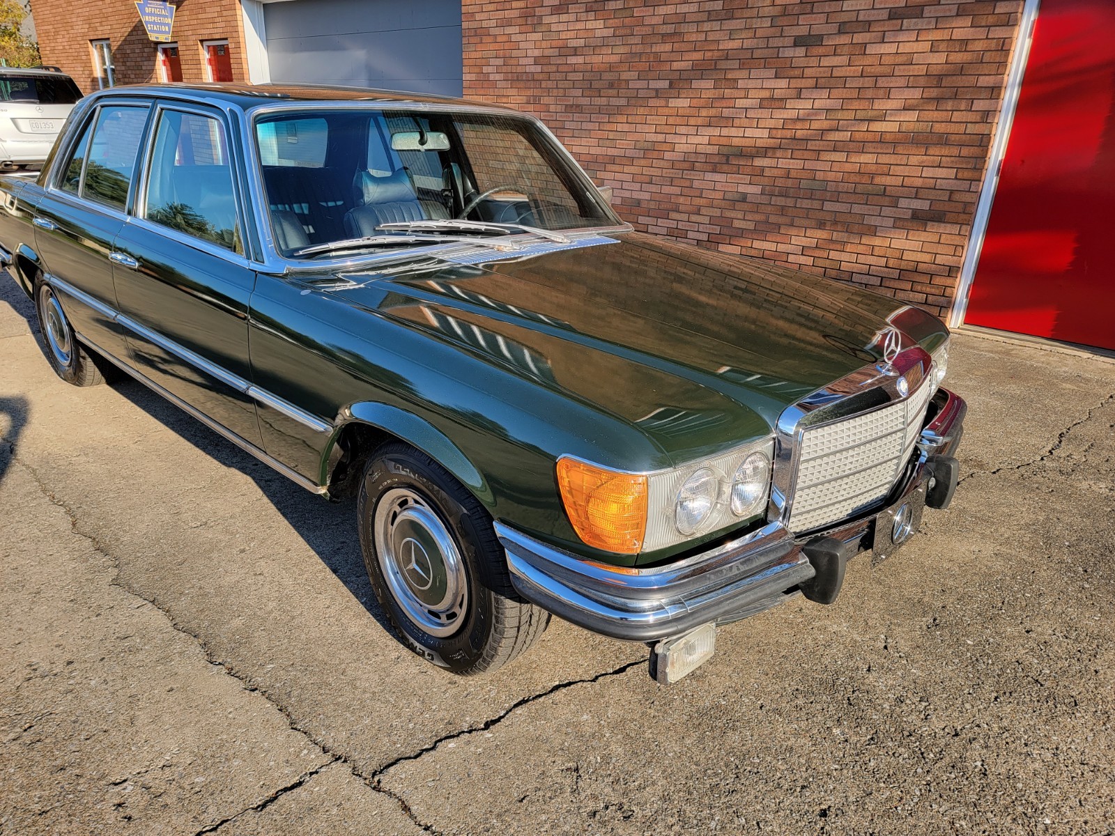 Mercedes-Benz-Other-1973-Sedan-12