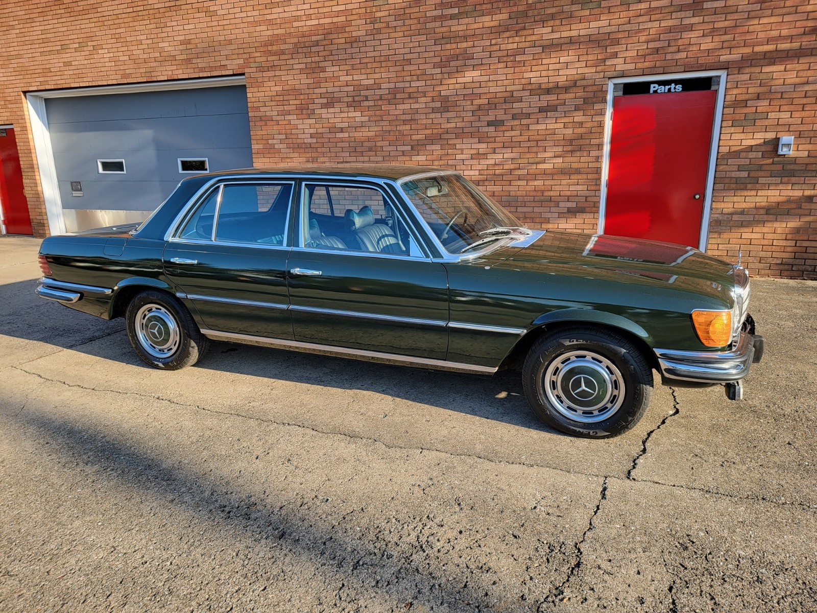Mercedes-Benz-Other-1973-Sedan-13