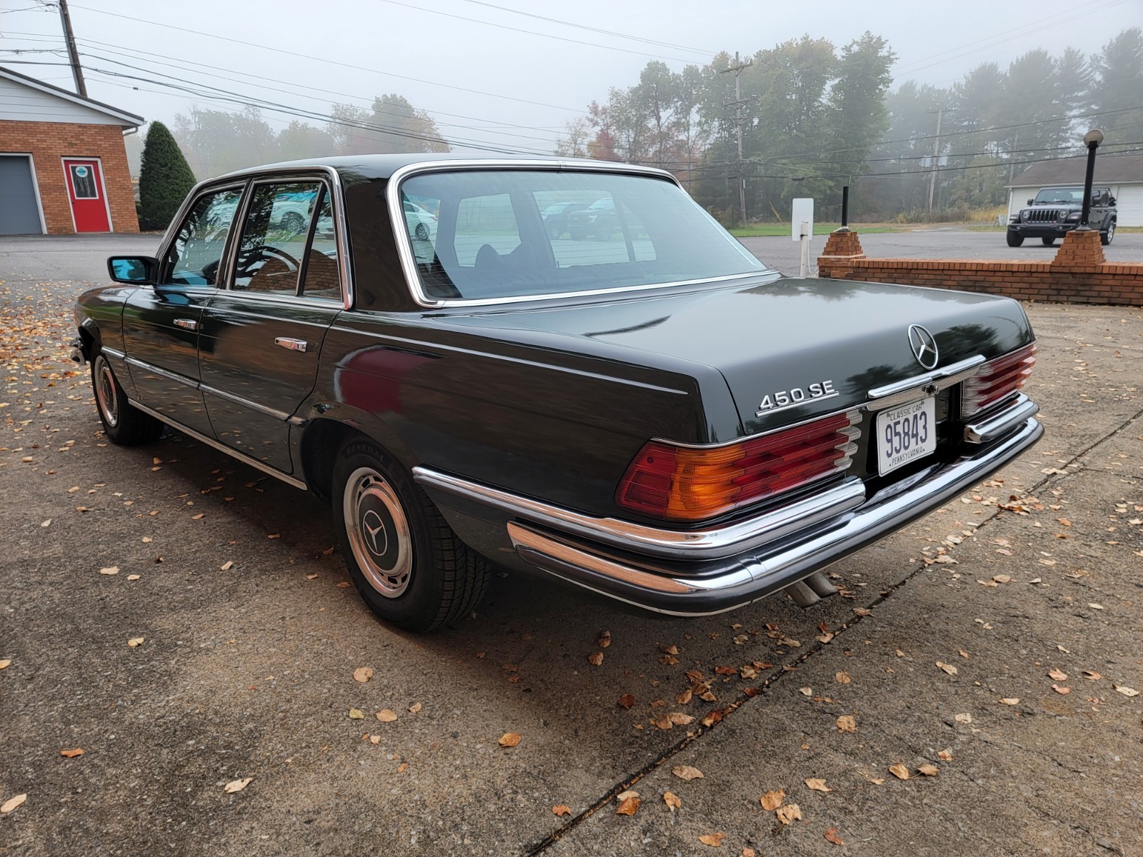 Mercedes-Benz-Other-1973-Sedan-3