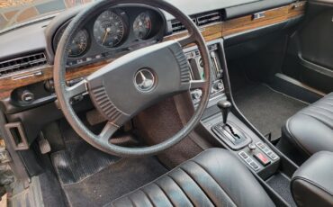 Mercedes-Benz-Other-1973-Sedan-30