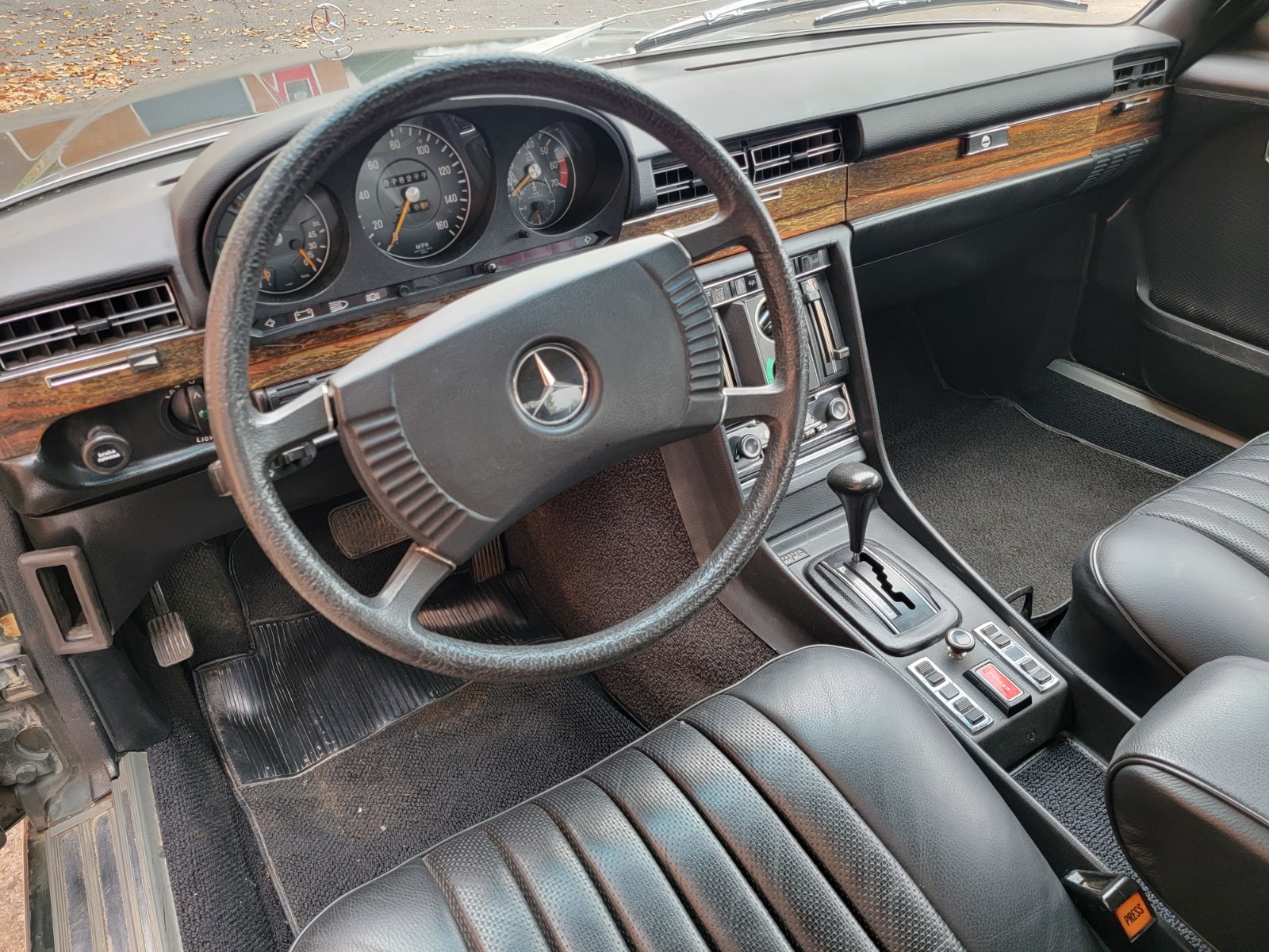 Mercedes-Benz-Other-1973-Sedan-30