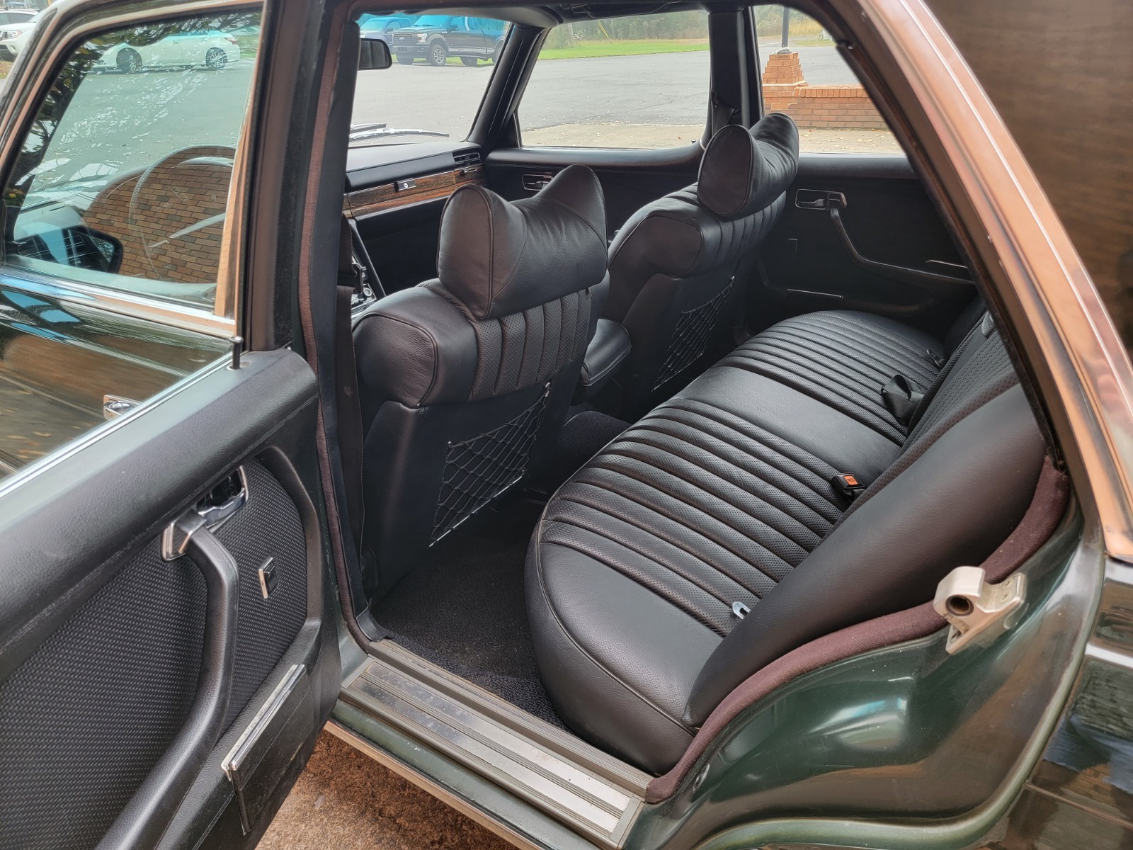 Mercedes-Benz-Other-1973-Sedan-32